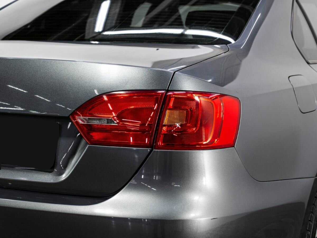 Volkswagen Jetta с пробегом — 2012 год. Фото: #6