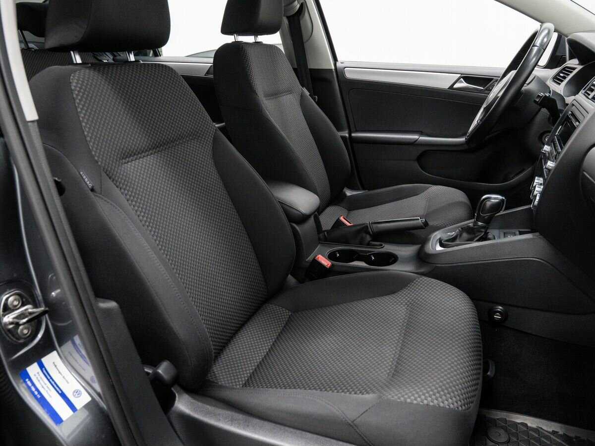 Volkswagen Jetta с пробегом — 2012 год. Фото: #8