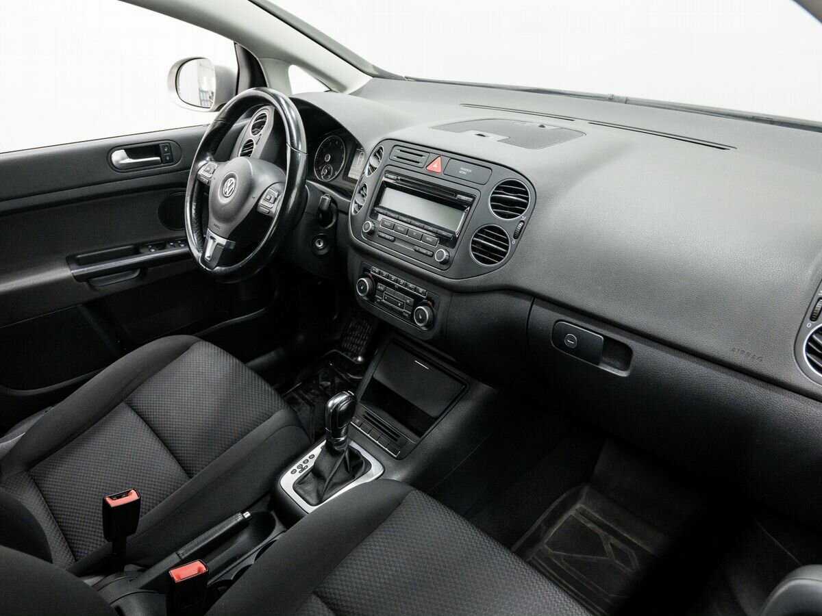 Volkswagen Golf Plus с пробегом — 2011 год. Фото: #6