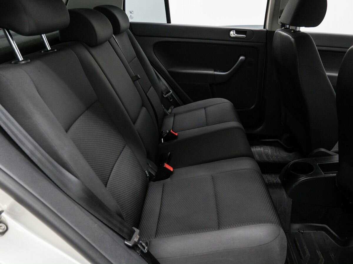 Volkswagen Golf Plus с пробегом — 2011 год. Фото: #8