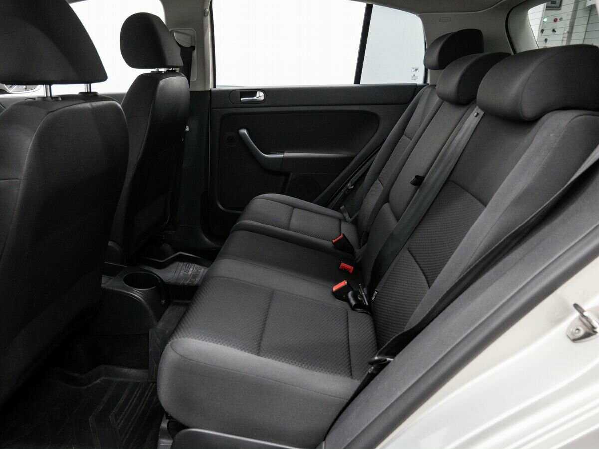 Volkswagen Golf Plus с пробегом — 2011 год. Фото: #11