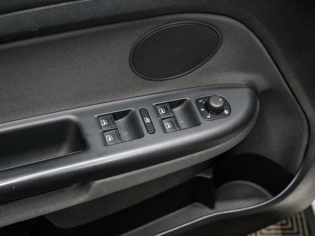 Volkswagen Golf Plus с пробегом — 2011 год. Фото: #14