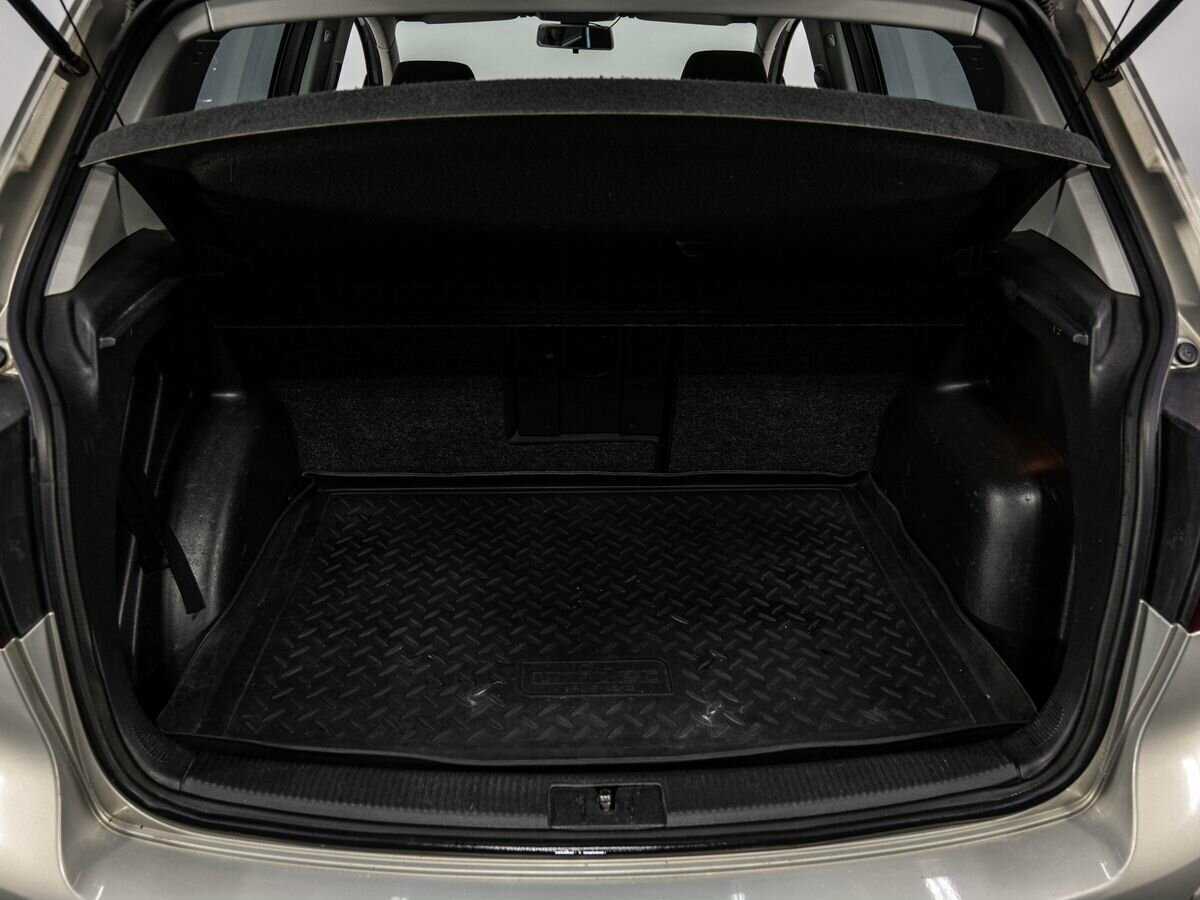 Volkswagen Golf Plus с пробегом — 2011 год. Фото: #19