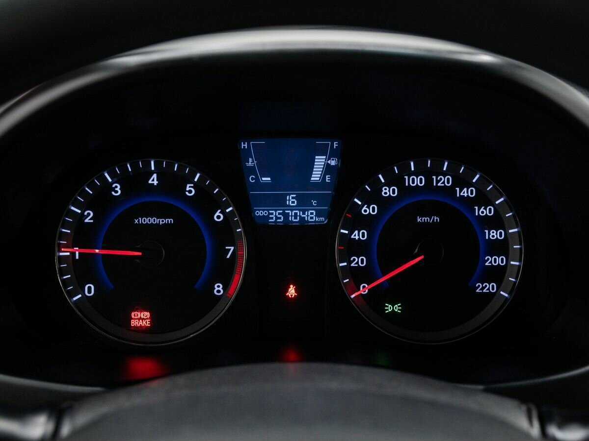 Hyundai Solaris с пробегом — 2013 год. Фото: #18