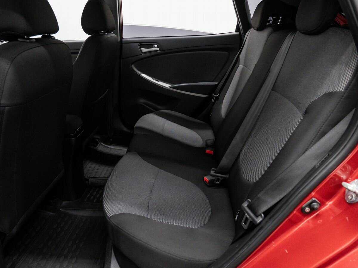 Hyundai Solaris с пробегом — 2011 год. Фото: #12