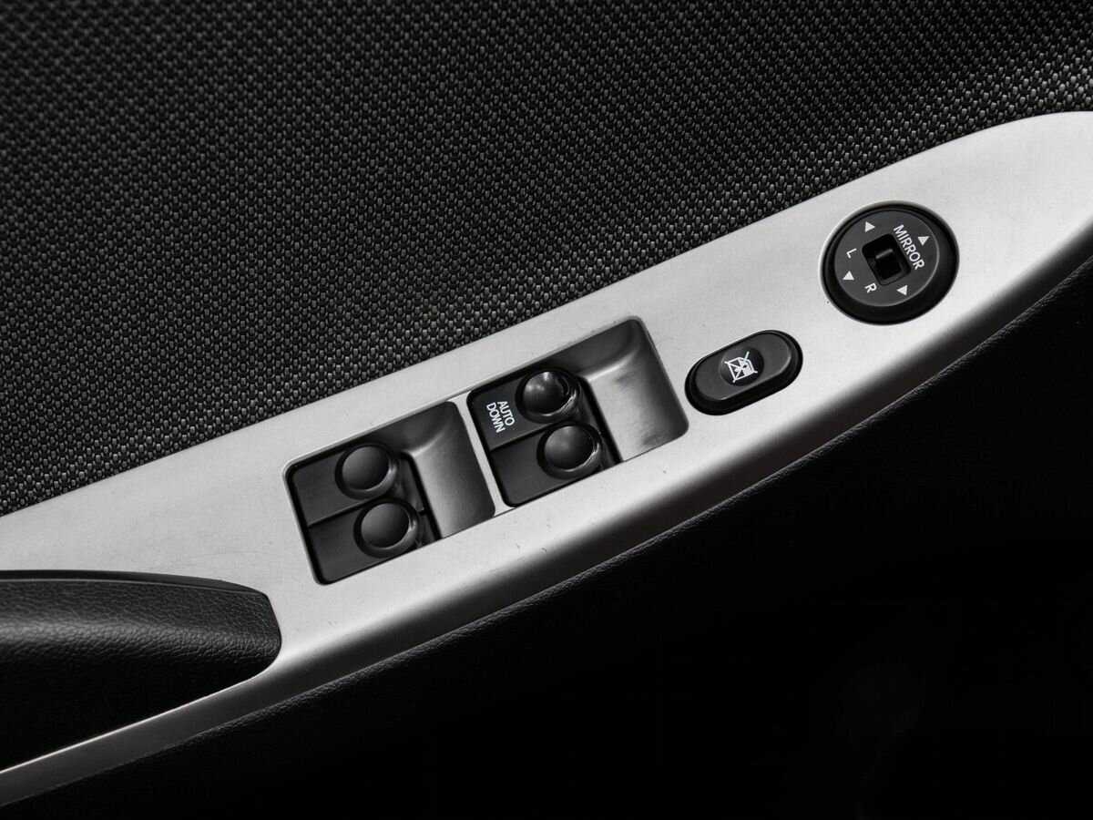 Hyundai Solaris с пробегом — 2011 год. Фото: #15