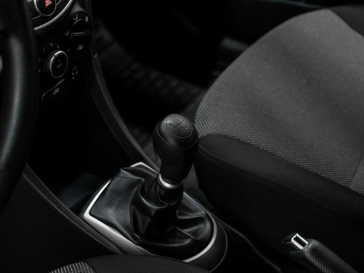 Hyundai Solaris с пробегом — 2011 год. Фото: #16