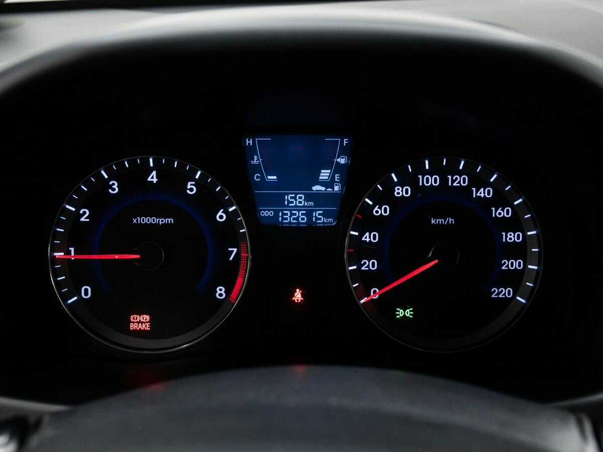 Hyundai Solaris с пробегом — 2011 год. Фото: #19