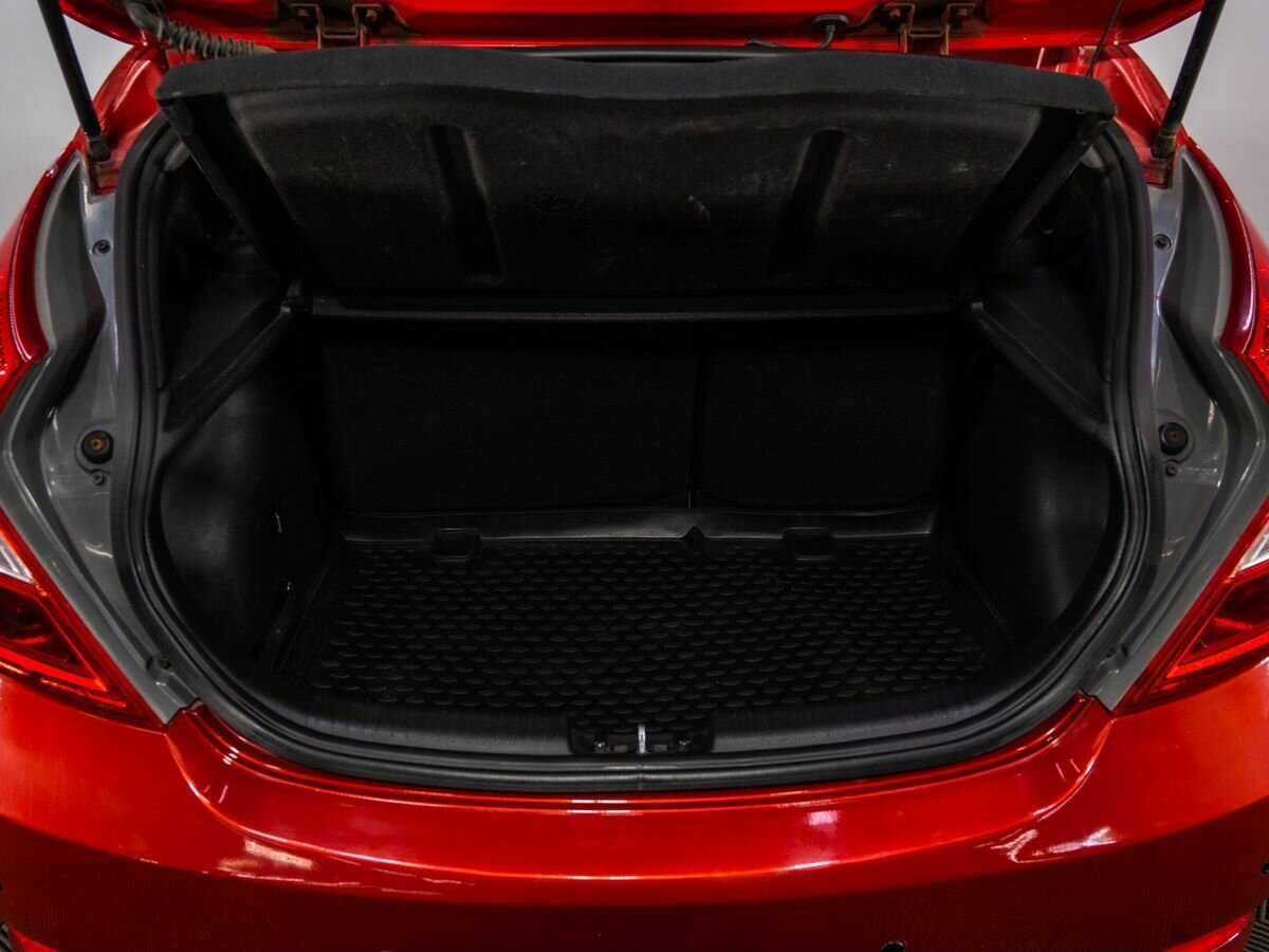 Hyundai Solaris с пробегом — 2011 год. Фото: #20