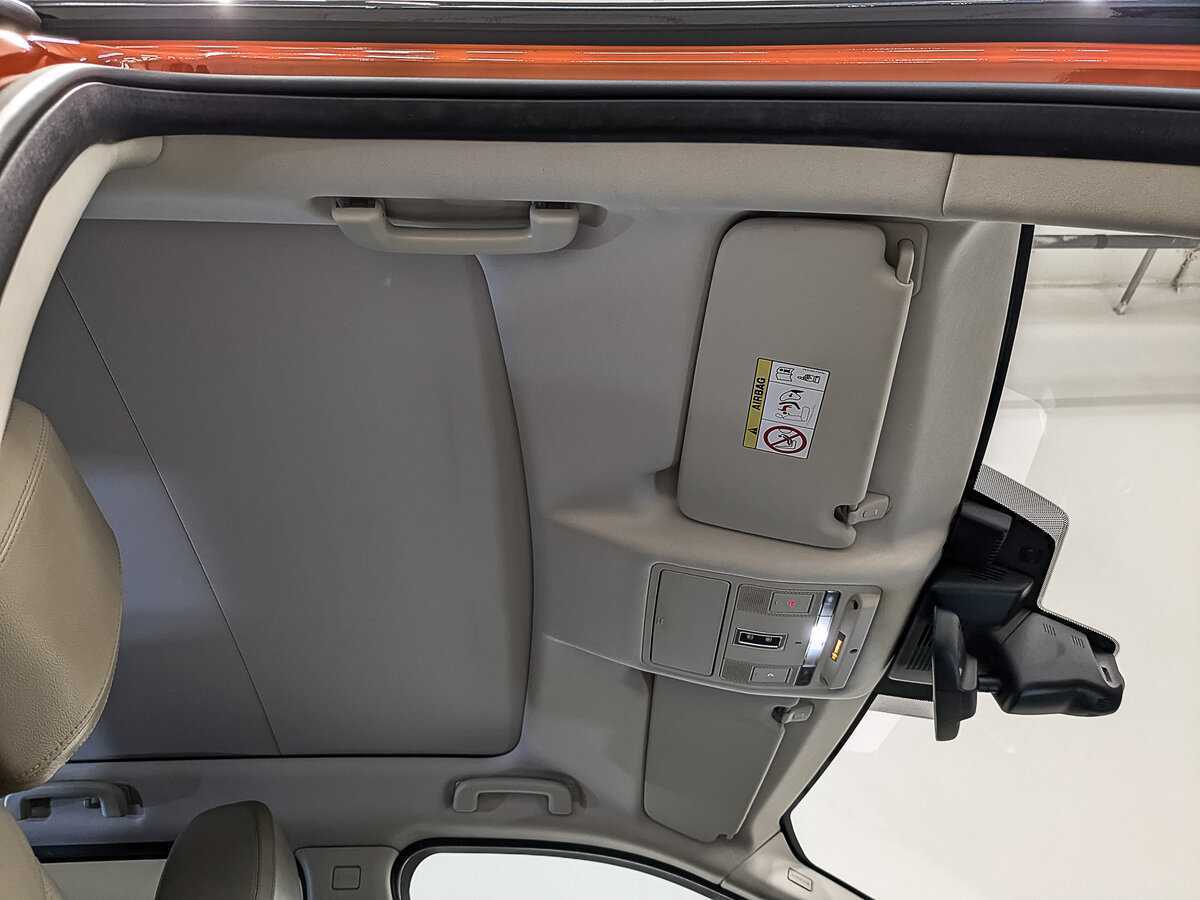 Land Rover Discovery Sport с пробегом — 2017 год. Фото: #22