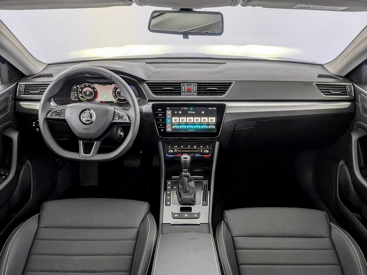 Skoda Superb с пробегом — 2024 год. Фото: #12