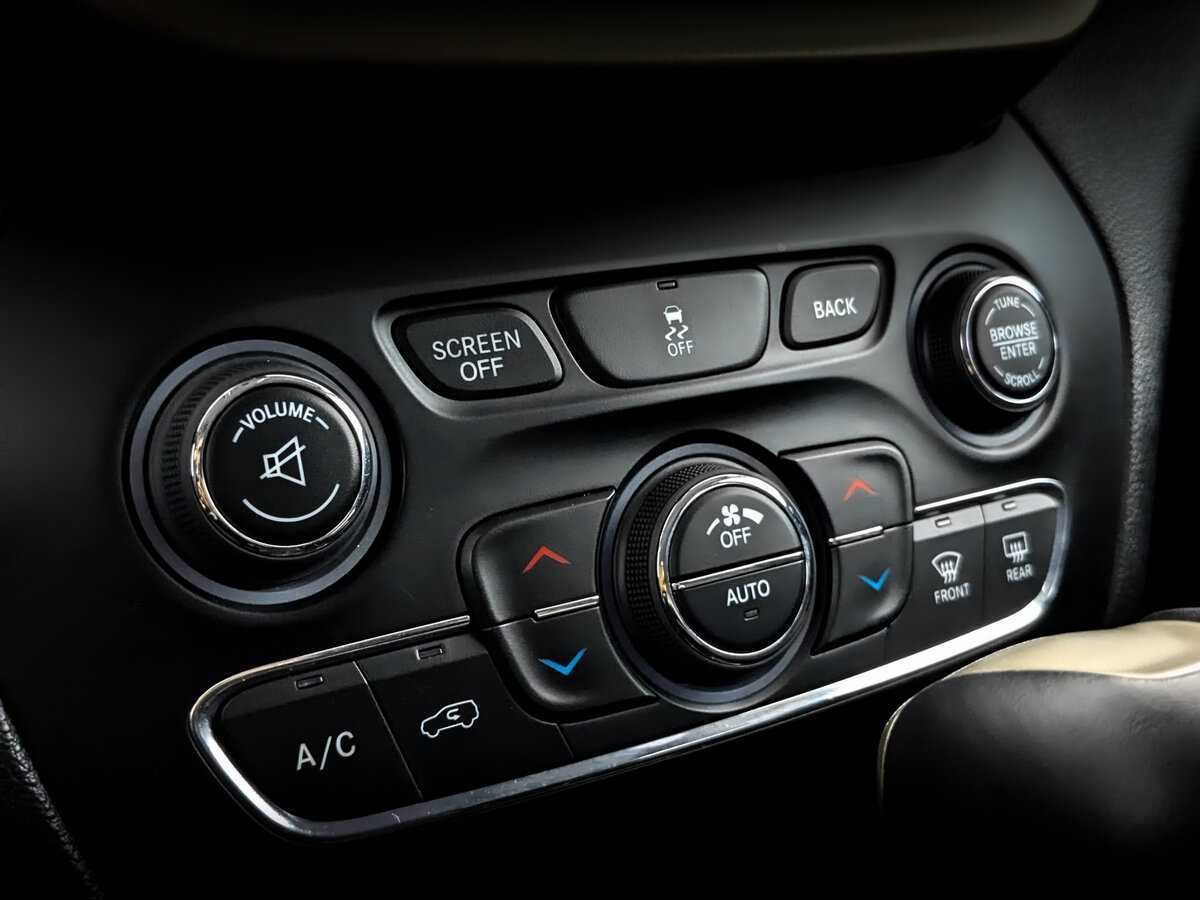 Jeep Cherokee с пробегом — 2014 год. Фото: #23