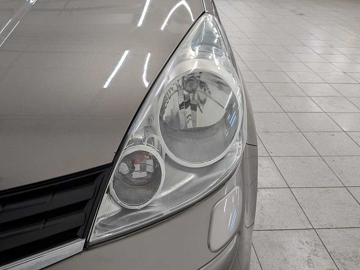 Nissan Note с пробегом — 2011 год. Фото: #10