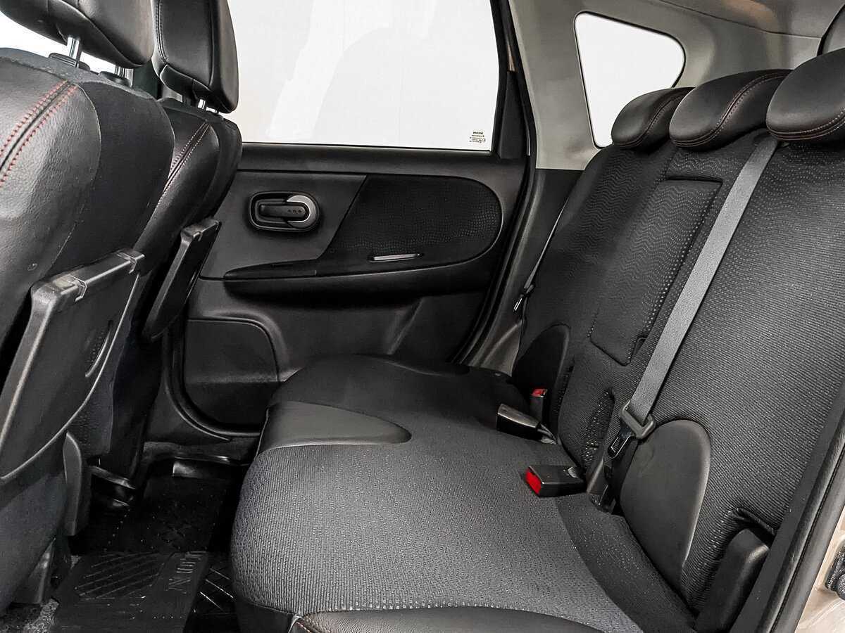 Nissan Note с пробегом — 2011 год. Фото: #17