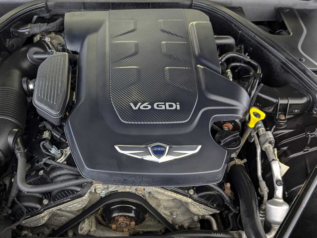 Hyundai Genesis с пробегом — 2015 год. Фото: #8