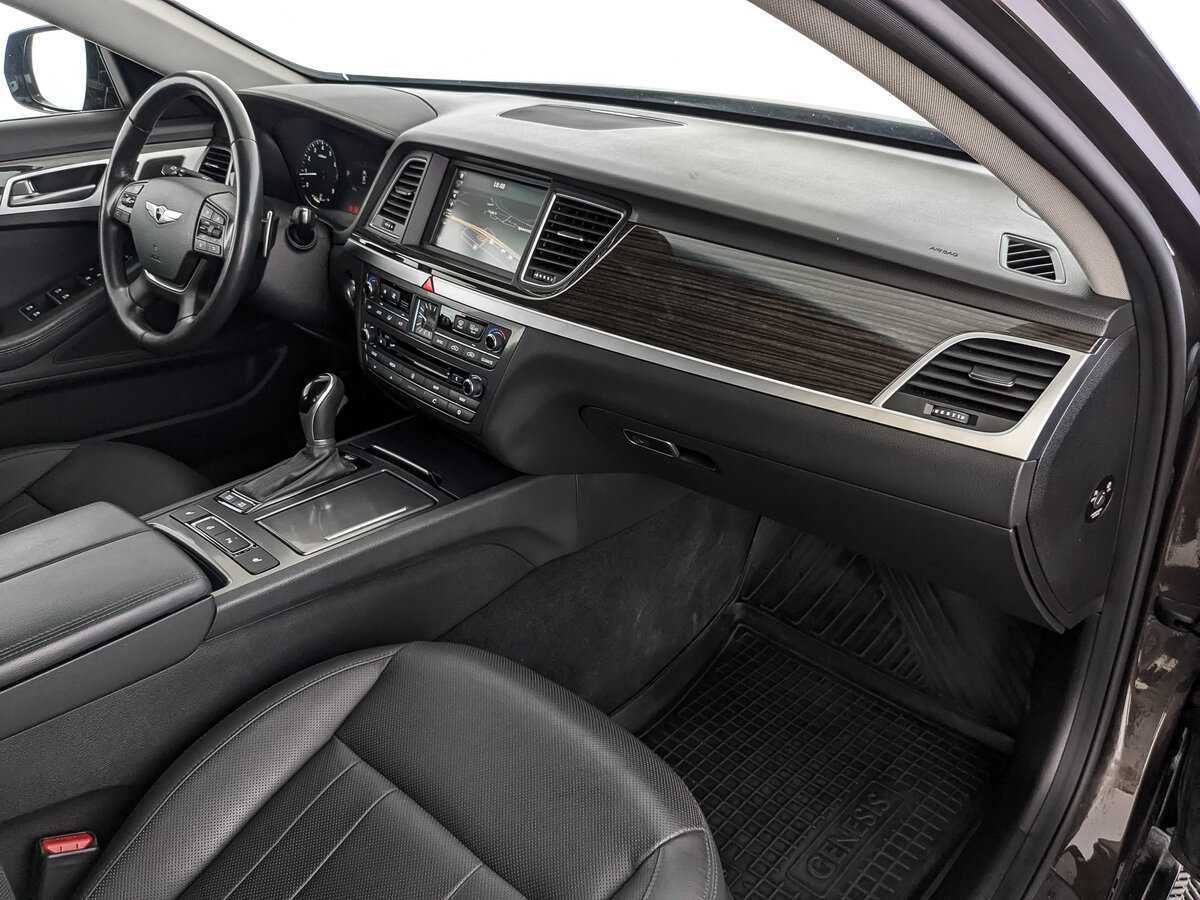 Hyundai Genesis с пробегом — 2015 год. Фото: #10