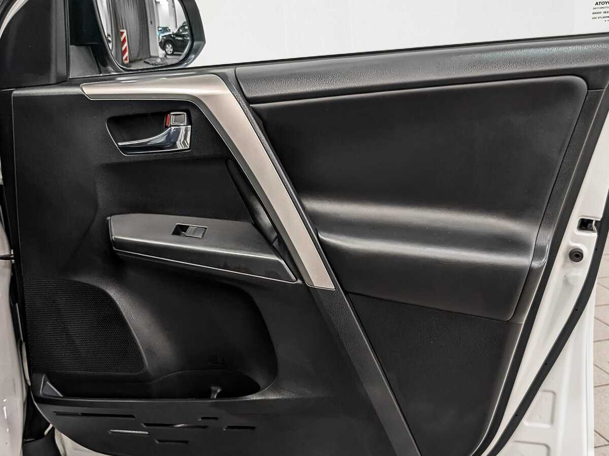 Toyota RAV4 с пробегом — 2017 год. Фото: #24
