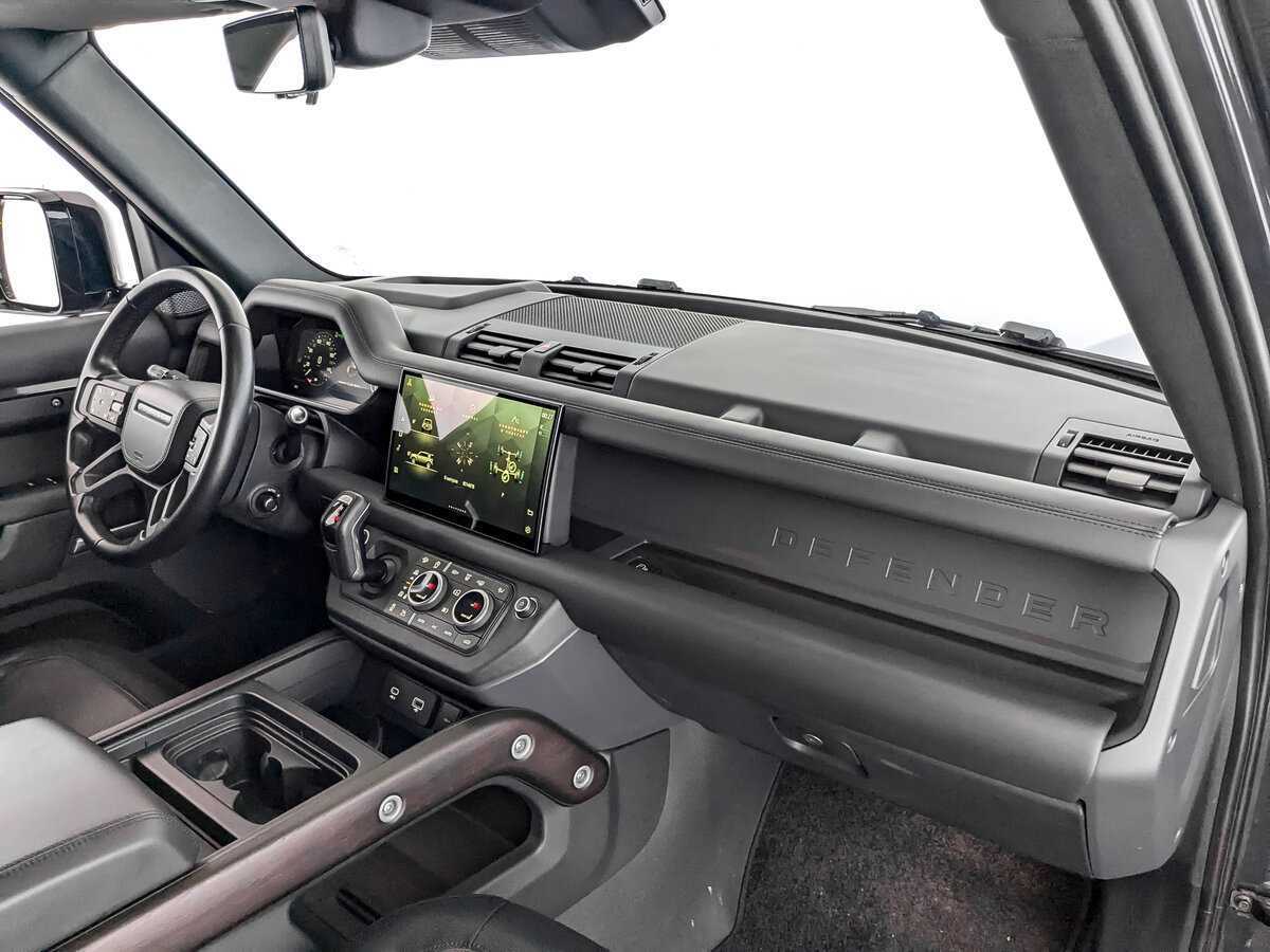 Land Rover Defender с пробегом — 2021 год. Фото: #10