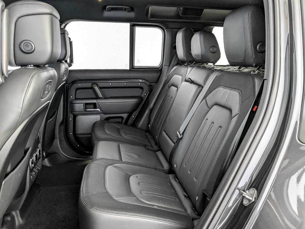 Land Rover Defender с пробегом — 2021 год. Фото: #11