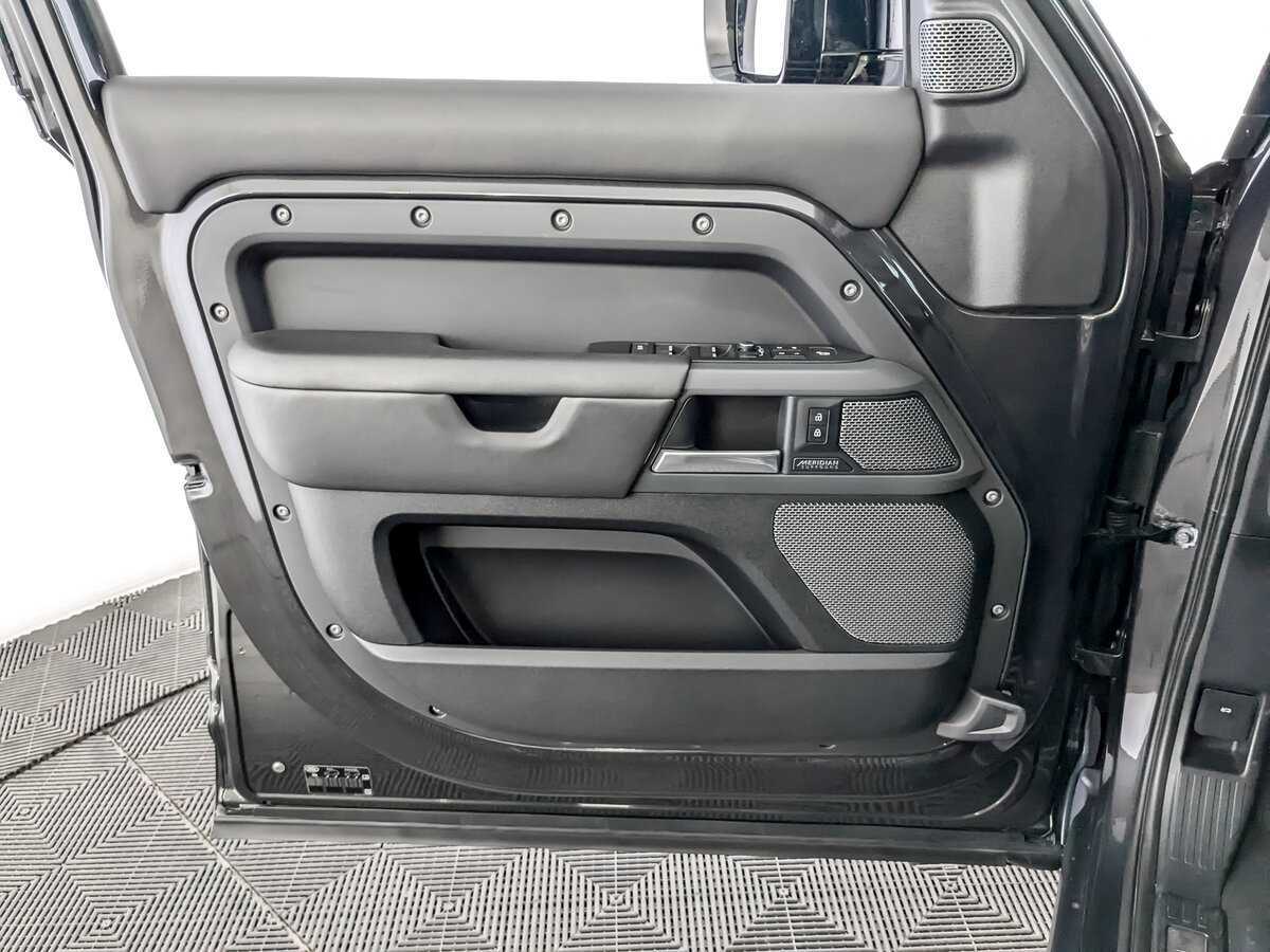 Land Rover Defender с пробегом — 2021 год. Фото: #18
