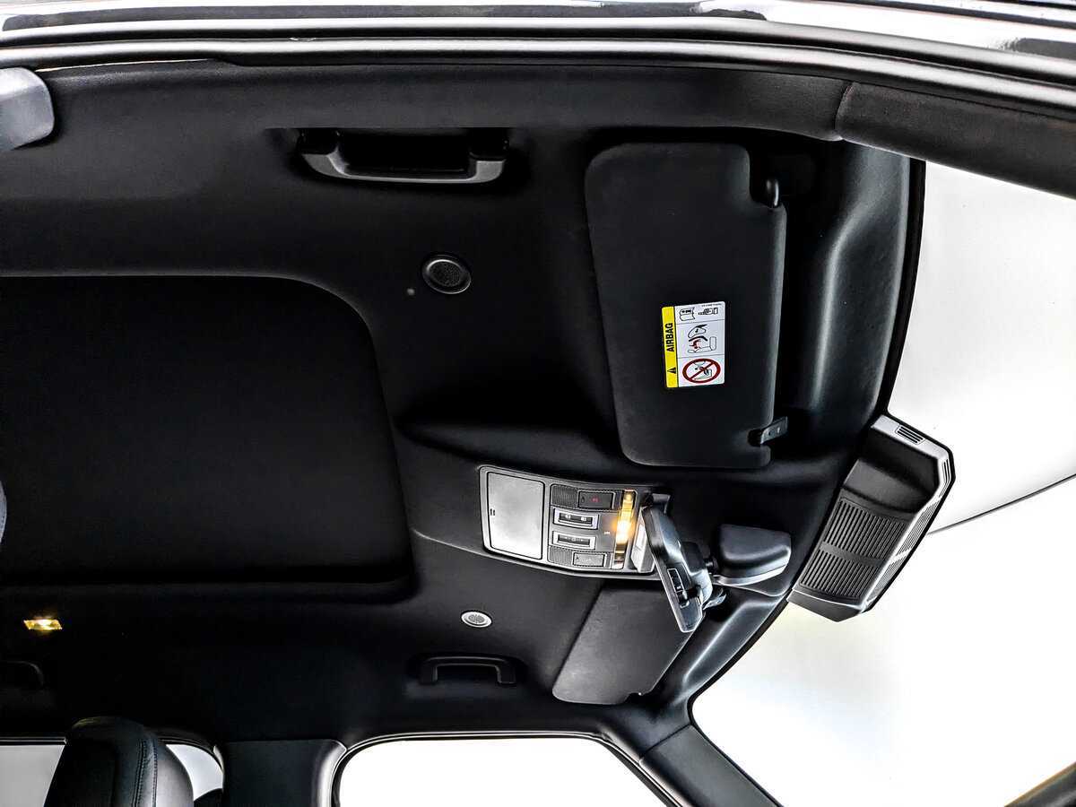 Land Rover Defender с пробегом — 2021 год. Фото: #23