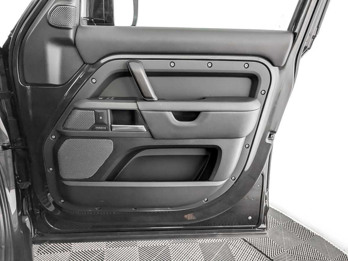 Land Rover Defender с пробегом — 2021 год. Фото: #25