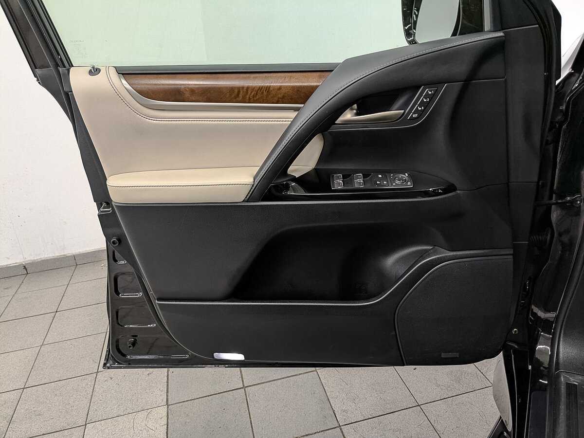 Lexus LX с пробегом — 2018 год. Фото: #18