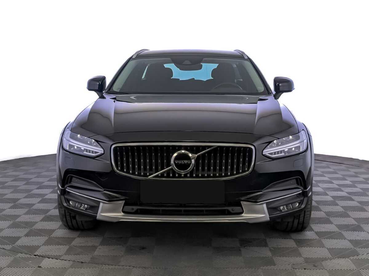 Volvo V90 Cross Country с пробегом — 2019 год. Фото: #1