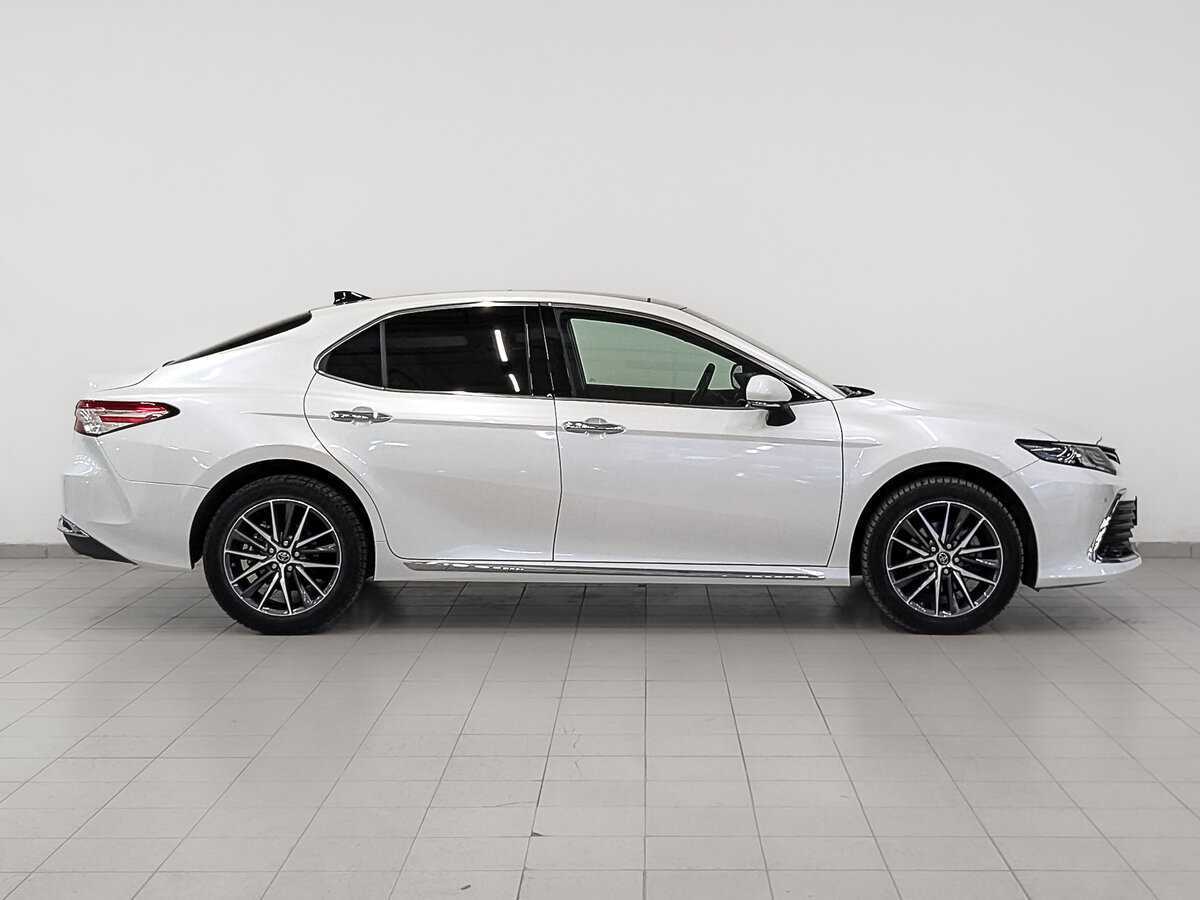 Toyota Camry с пробегом — 2023 год. Фото: #3