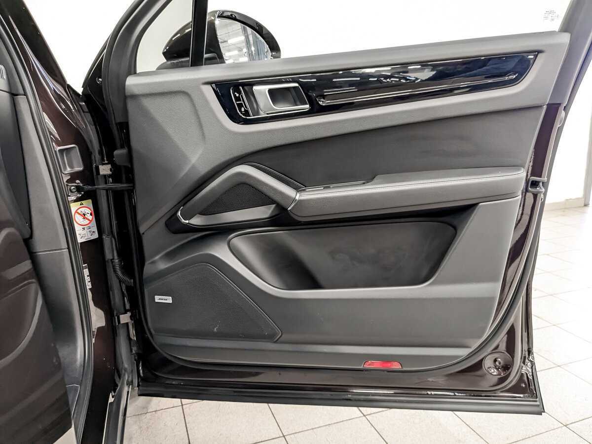 Porsche Cayenne с пробегом — 2018 год. Фото: #25