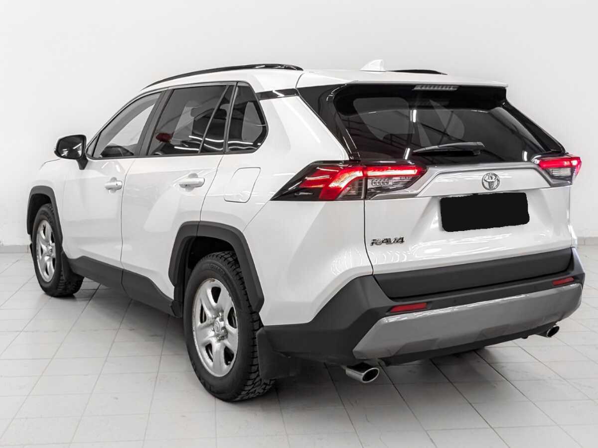 Toyota RAV4 с пробегом — 2021 год. Фото: #6