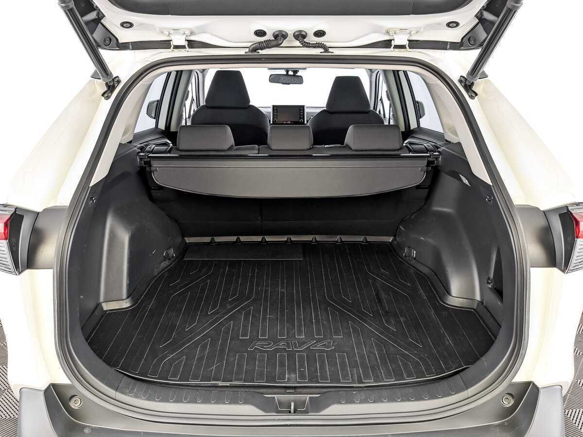 Toyota RAV4 с пробегом — 2021 год. Фото: #9