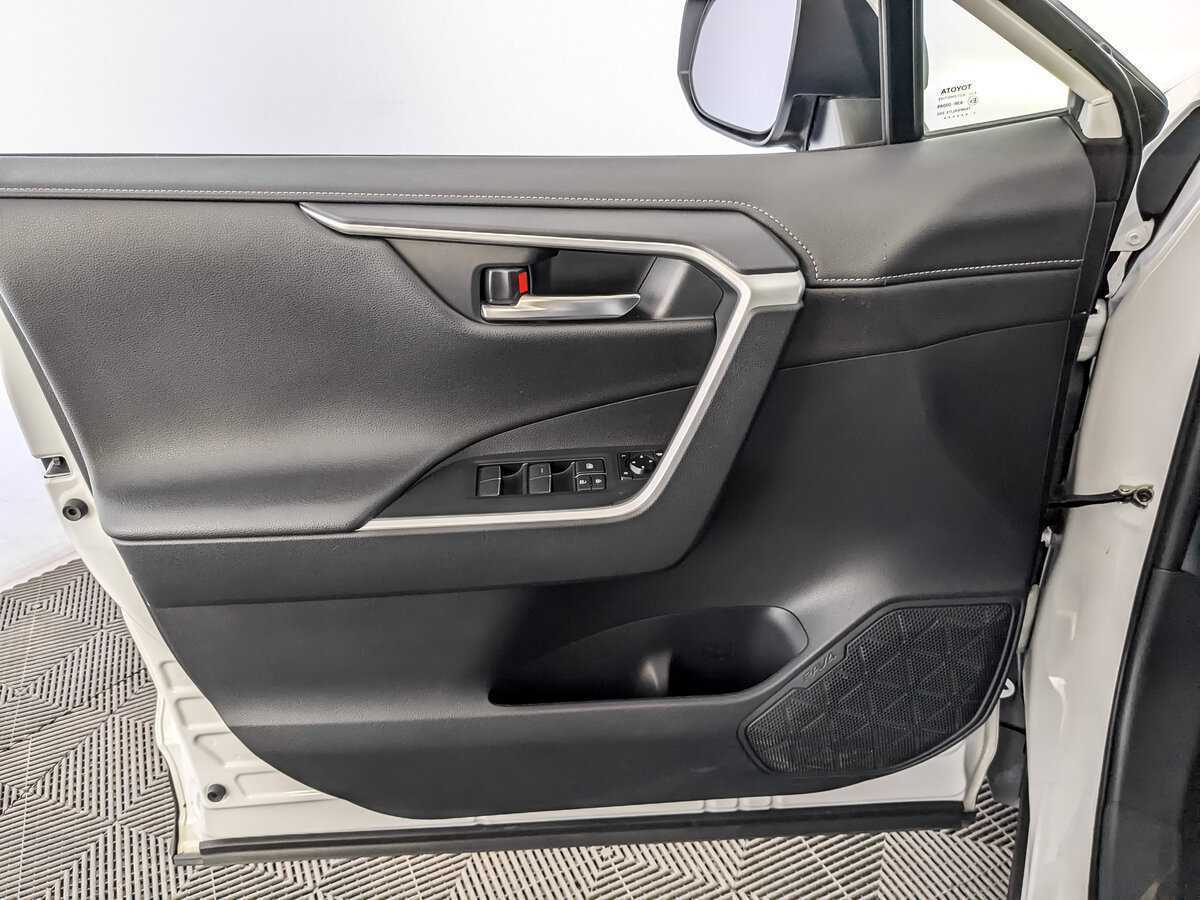 Toyota RAV4 с пробегом — 2021 год. Фото: #18