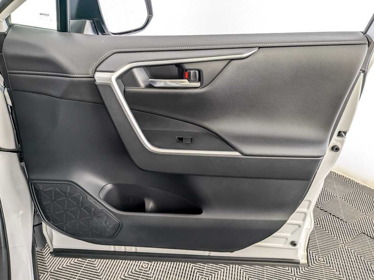 Toyota RAV4 с пробегом — 2021 год. Фото: #23