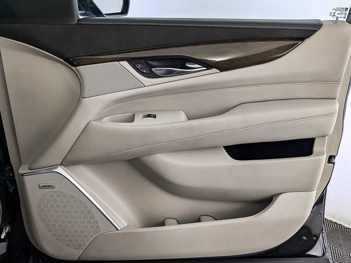 Cadillac Escalade с пробегом — 2018 год. Фото: #24