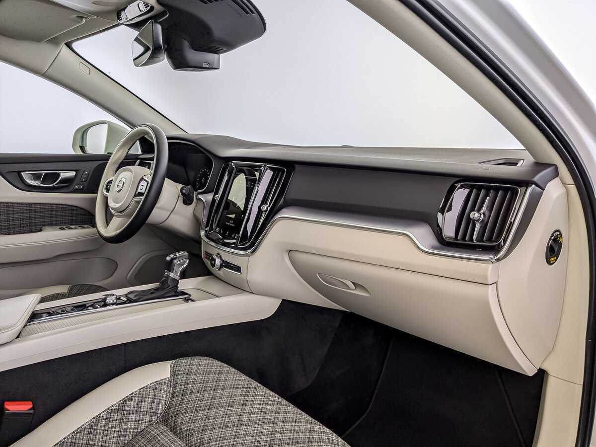 Volvo V60 Cross Country с пробегом — 2021 год. Фото: #10