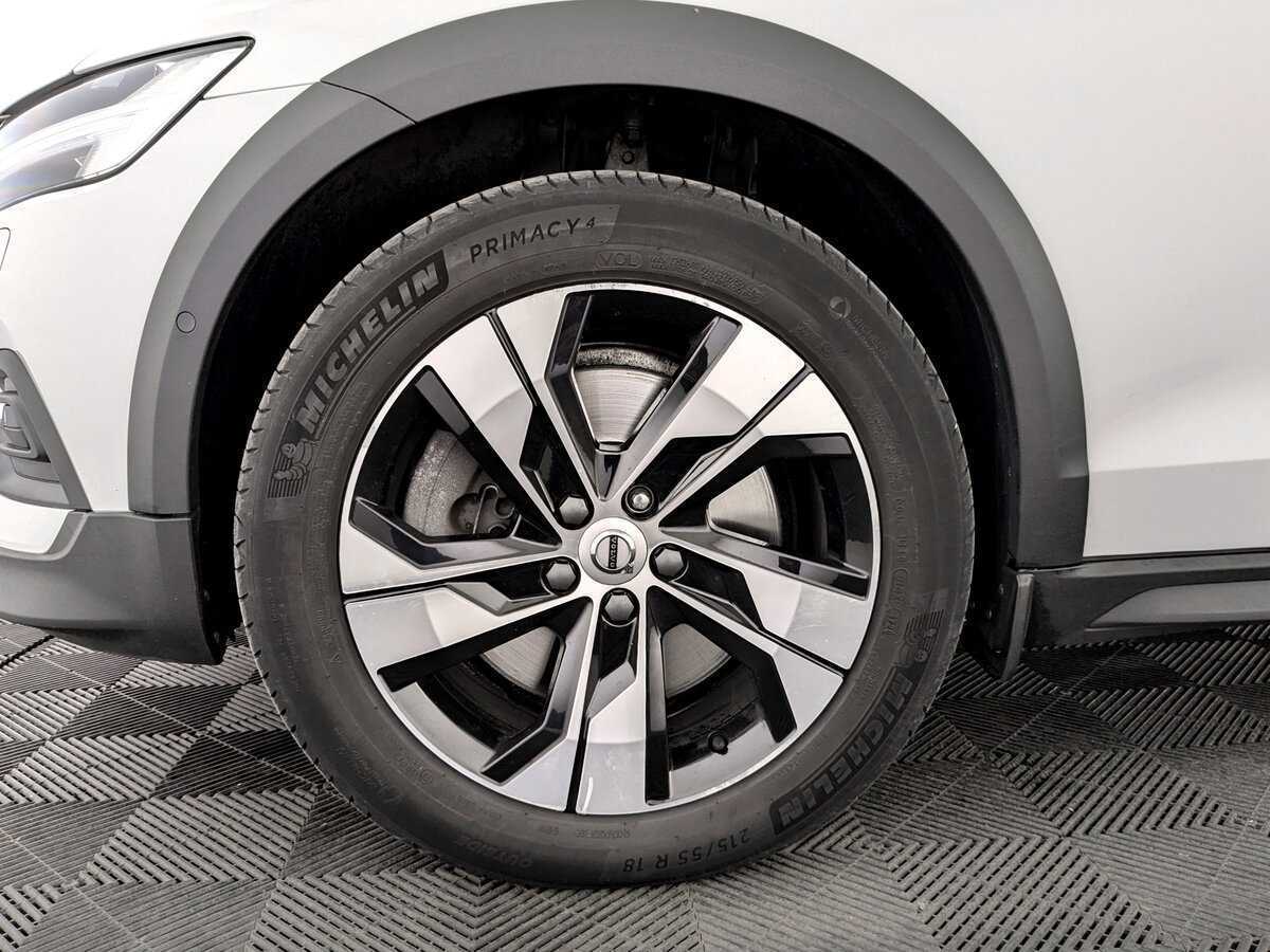 Volvo V60 Cross Country с пробегом — 2021 год. Фото: #17