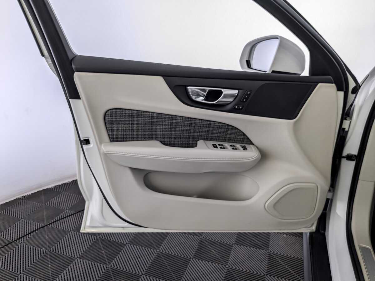 Volvo V60 Cross Country с пробегом — 2021 год. Фото: #18