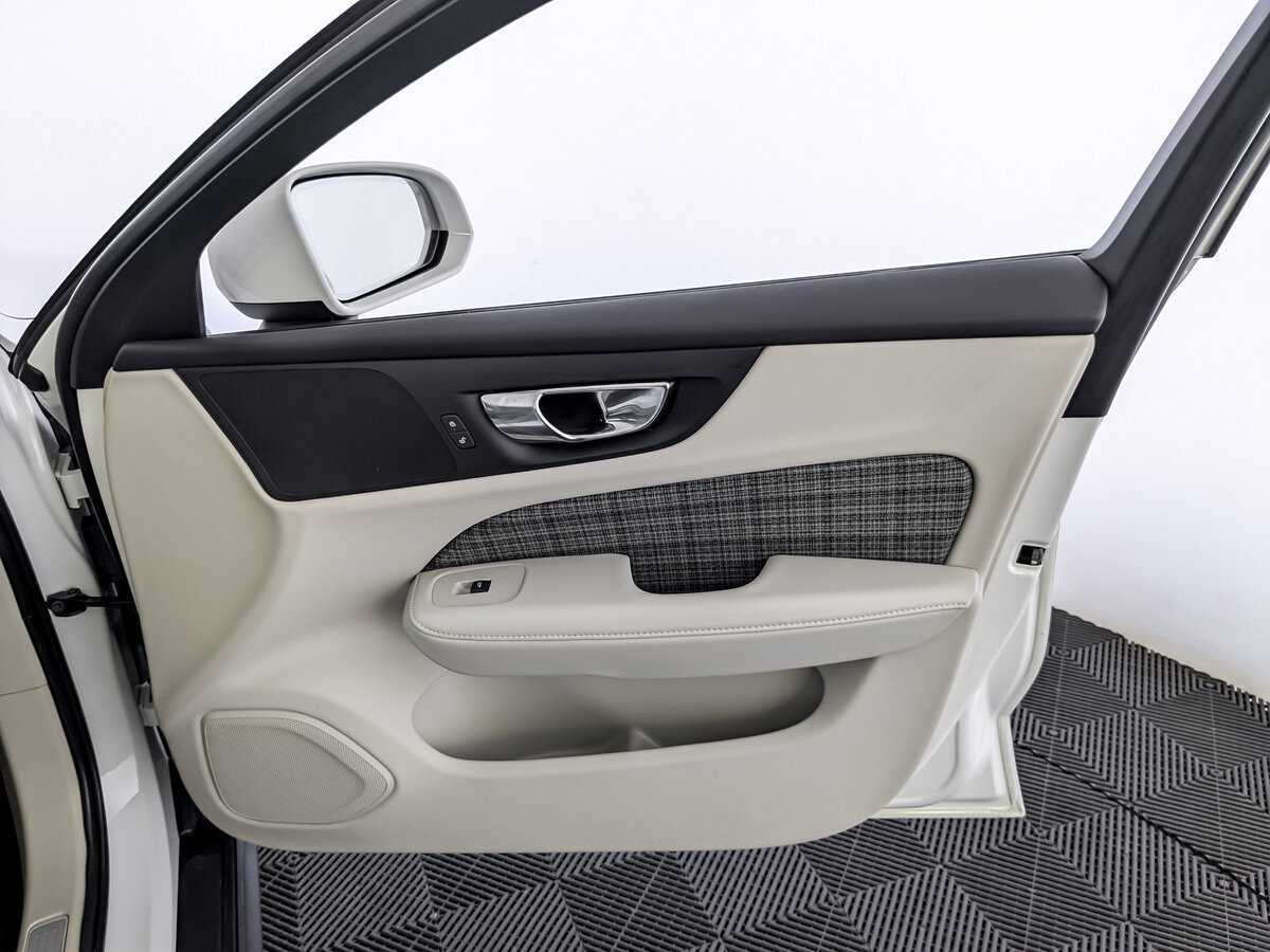 Volvo V60 Cross Country с пробегом — 2021 год. Фото: #24