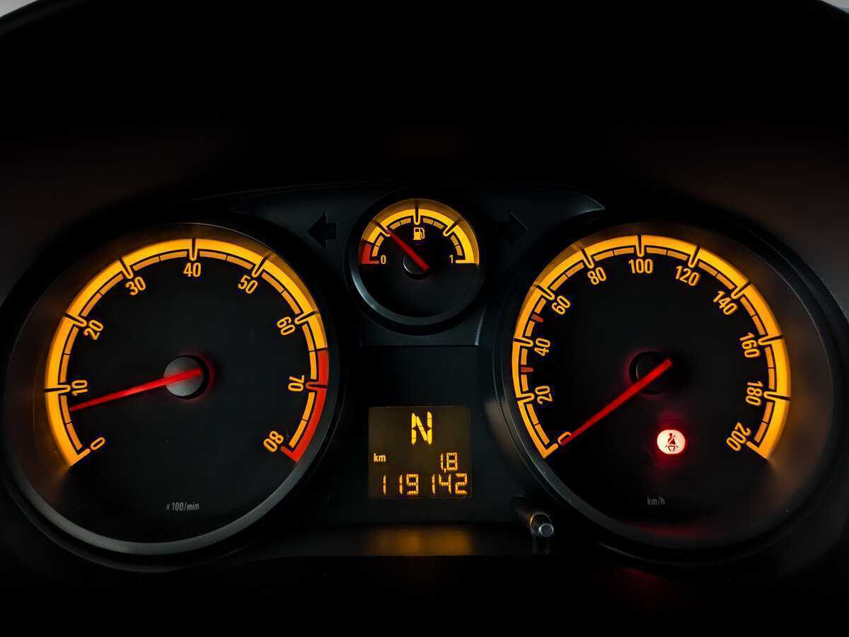 Opel Corsa с пробегом — 2013 год. Фото: #12