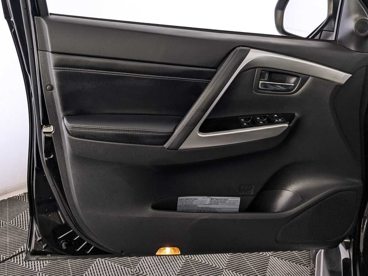 Mitsubishi Montero Sport с пробегом — 2023 год. Фото: #16