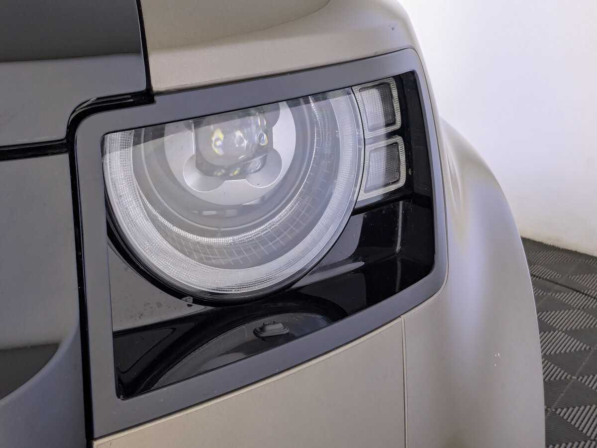 Land Rover Defender с пробегом — 2021 год. Фото: #10