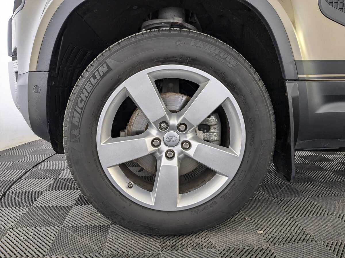 Land Rover Defender с пробегом — 2021 год. Фото: #11