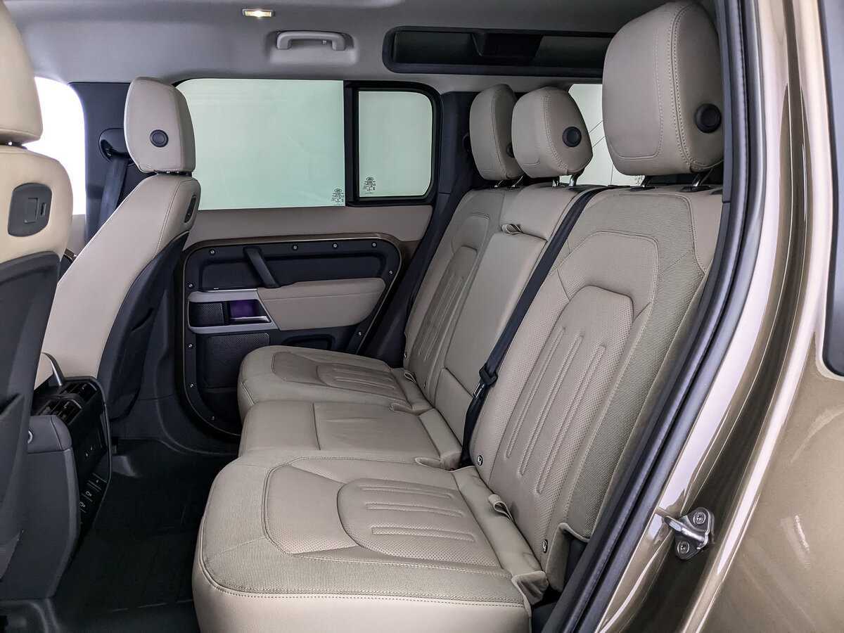 Land Rover Defender с пробегом — 2021 год. Фото: #17