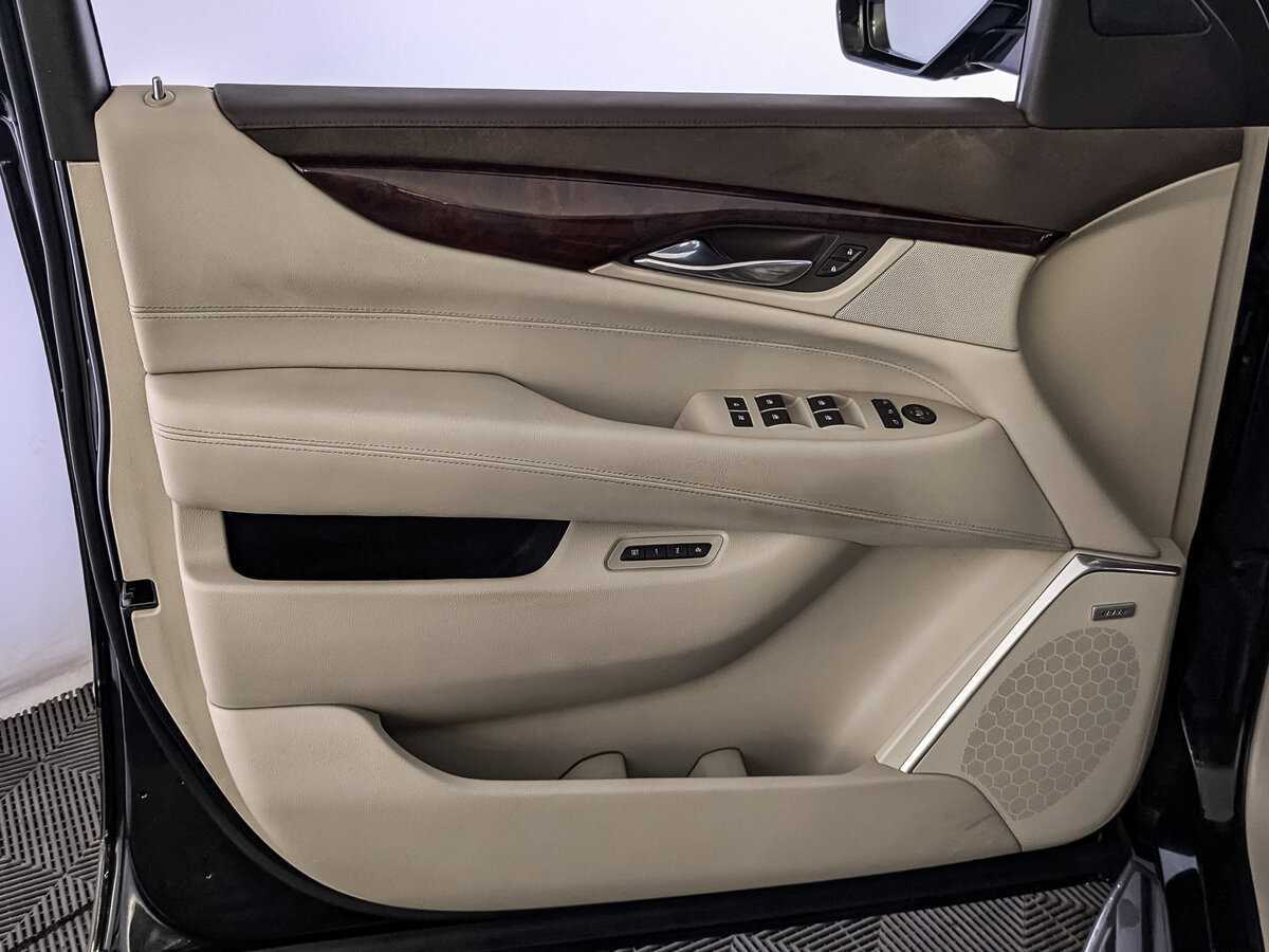 Cadillac Escalade с пробегом — 2015 год. Фото: #18