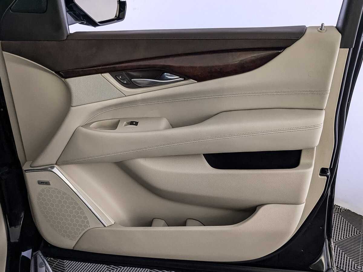 Cadillac Escalade с пробегом — 2015 год. Фото: #24