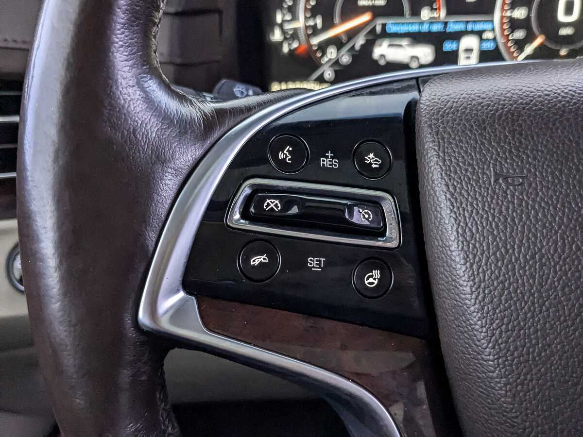 Cadillac Escalade с пробегом — 2015 год. Фото: #28