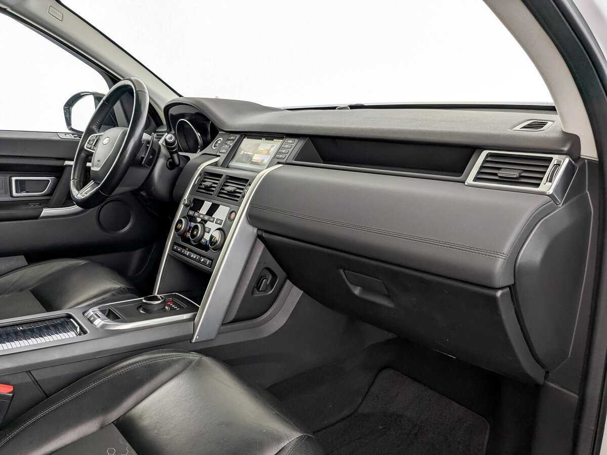 Land Rover Discovery Sport с пробегом — 2017 год. Фото: #10