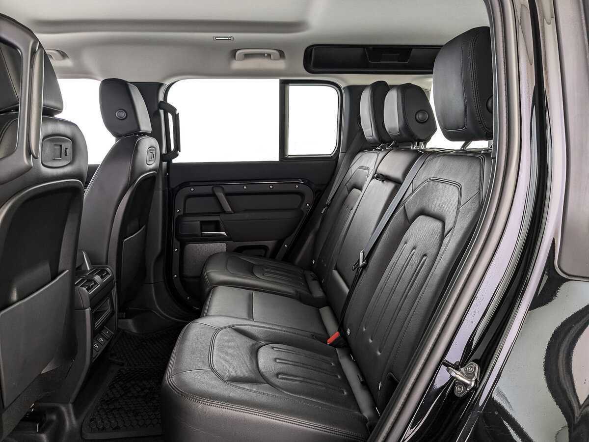 Land Rover Defender с пробегом — 2021 год. Фото: #17