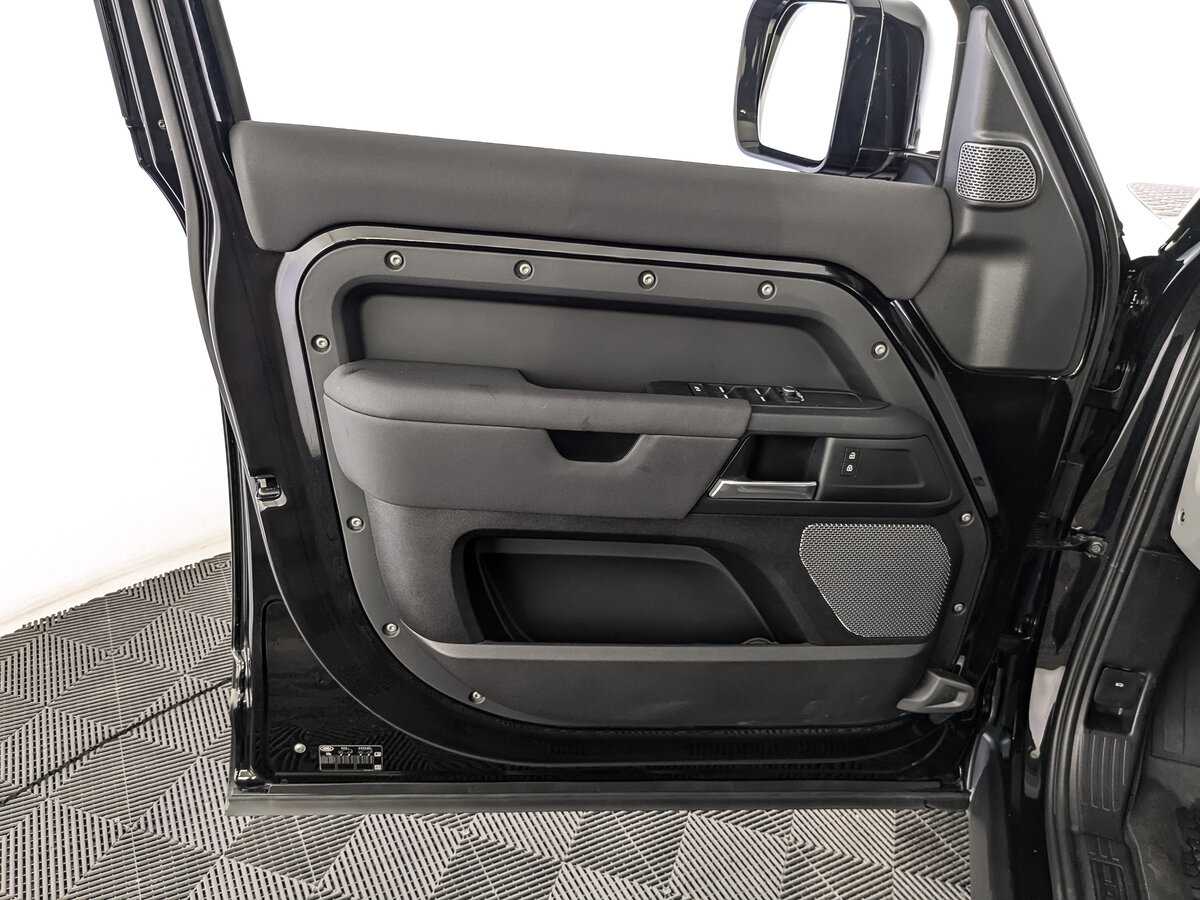 Land Rover Defender с пробегом — 2021 год. Фото: #18